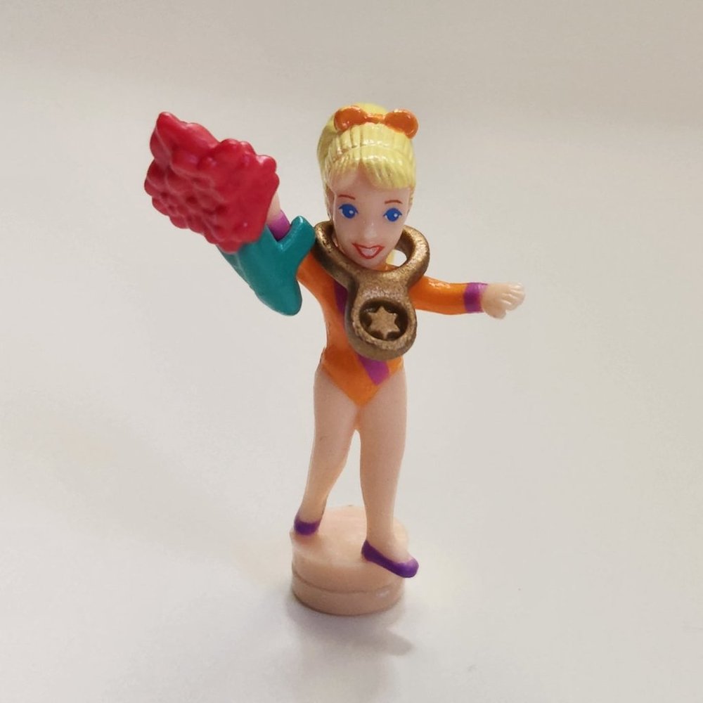 1999 Polly Pocket Gymnastics Turnfest Vault Figure + Bouquet + Gold Medal